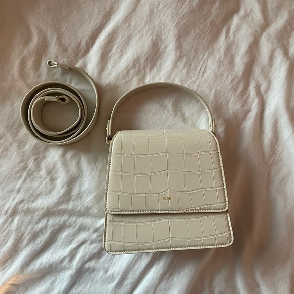 JW PEI White ivory croc-embossed vegan leather top-handle crossbody - Picture 5 of 6